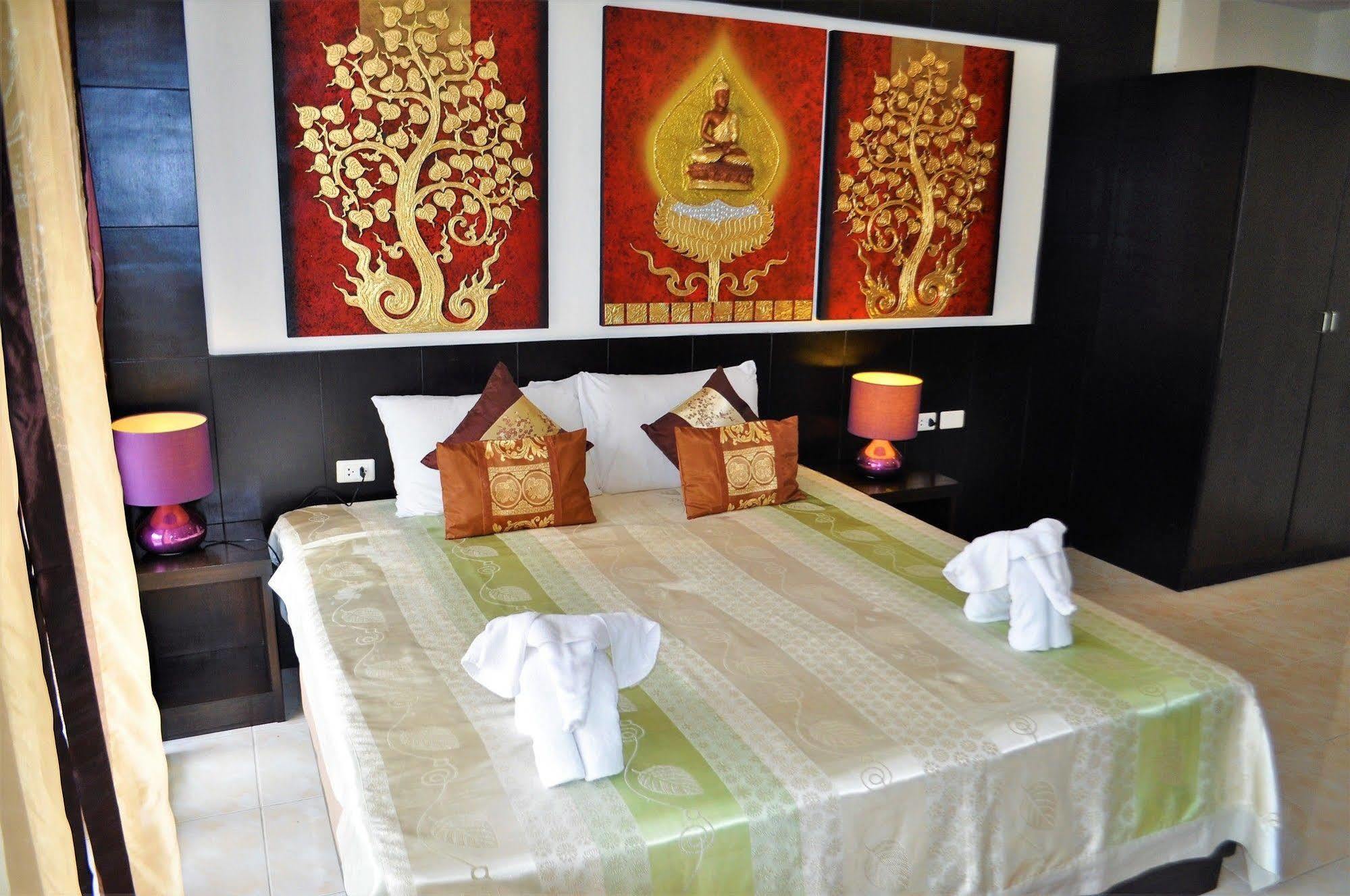 Thai Classic Hotel Patong Exterior photo